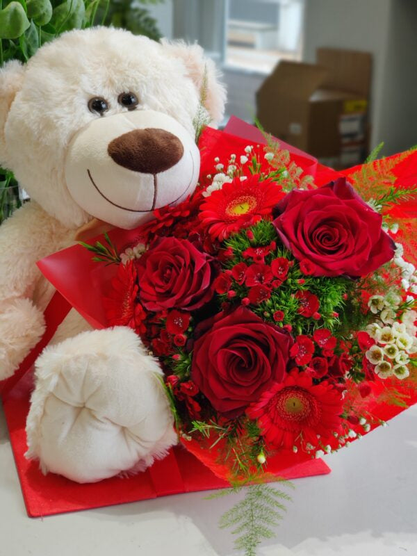 BEAR WITH A BOUQUET OF LOVE